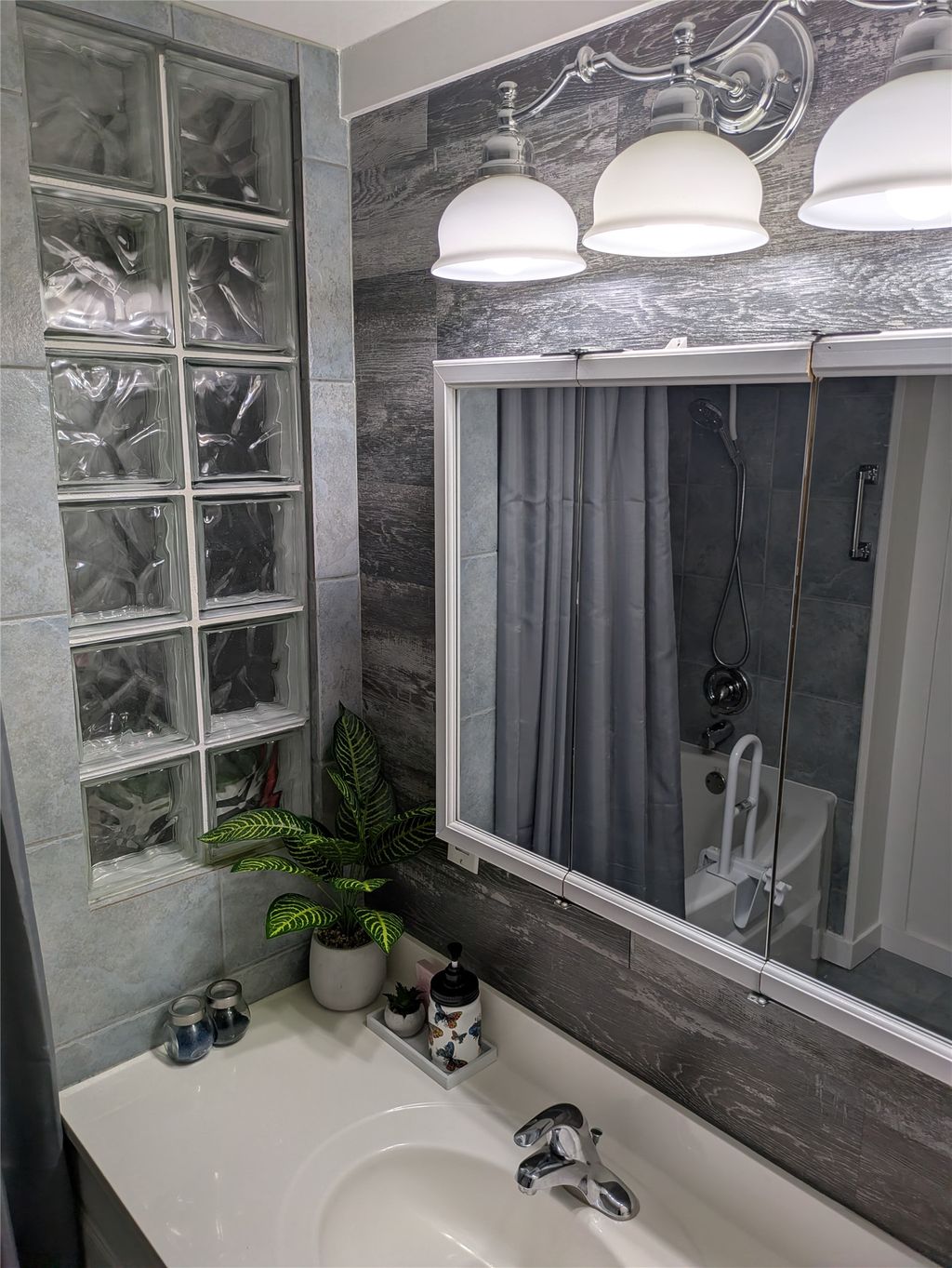 listing image 16513360835117642337