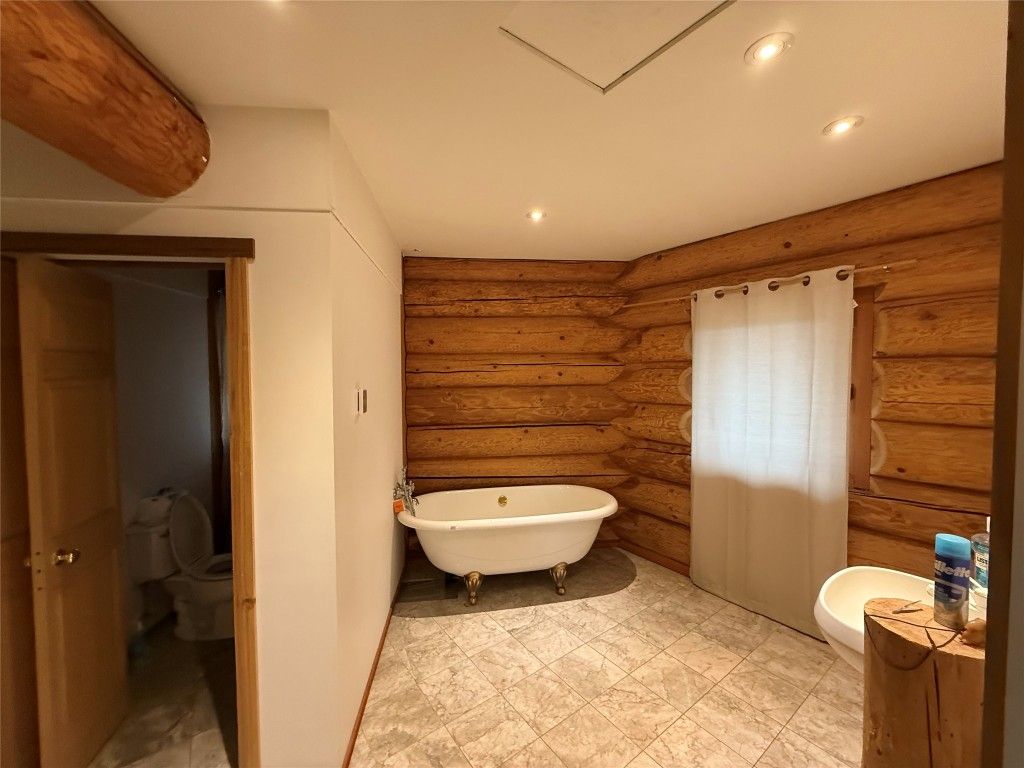 listing image 16511732549598197844