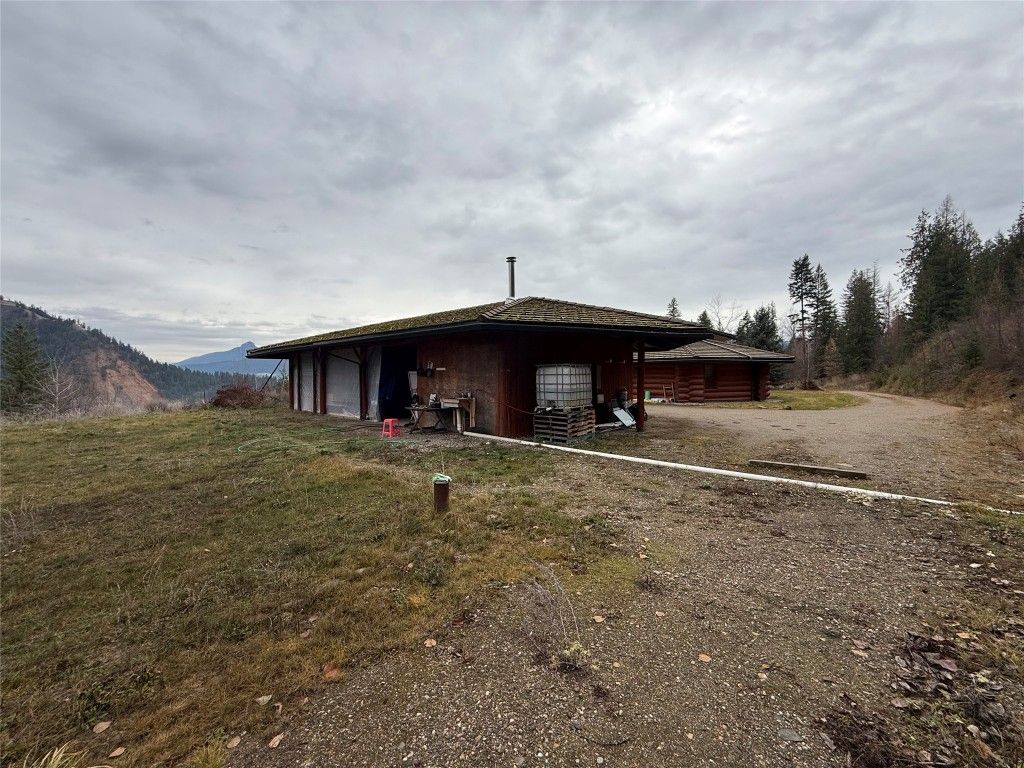 listing image 16517019272523074177