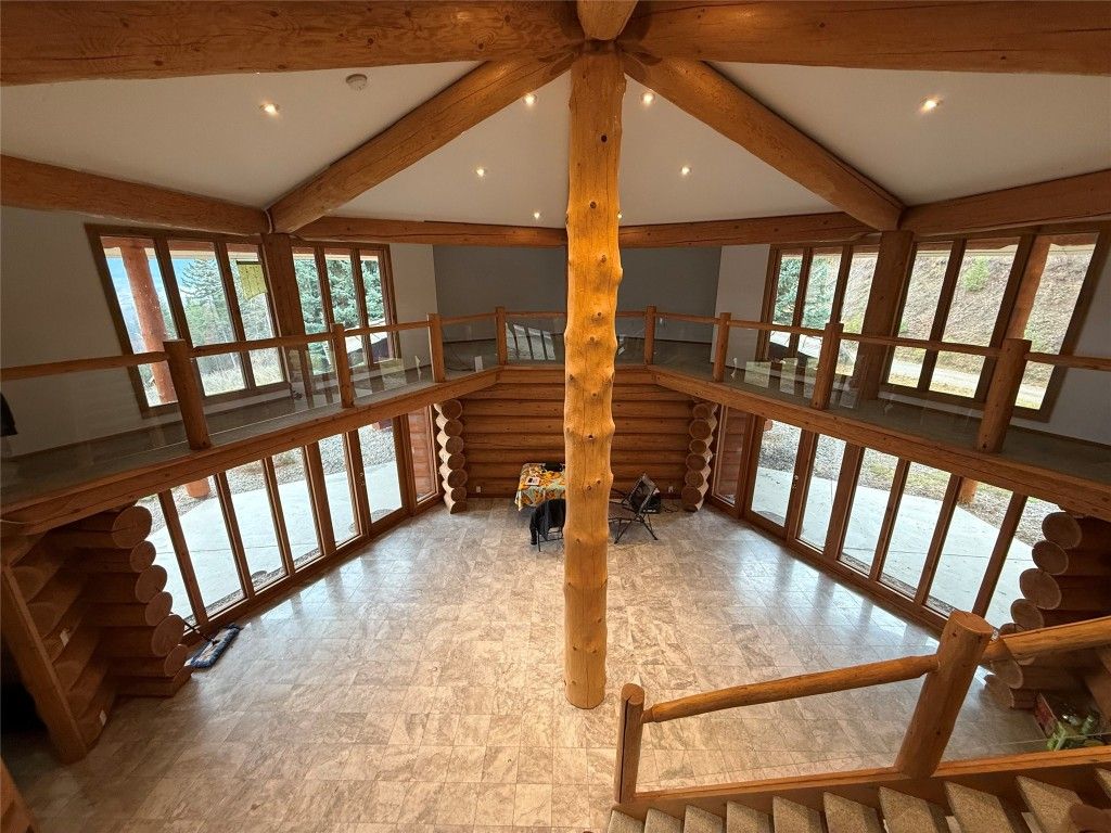 listing image 16516963830954593111