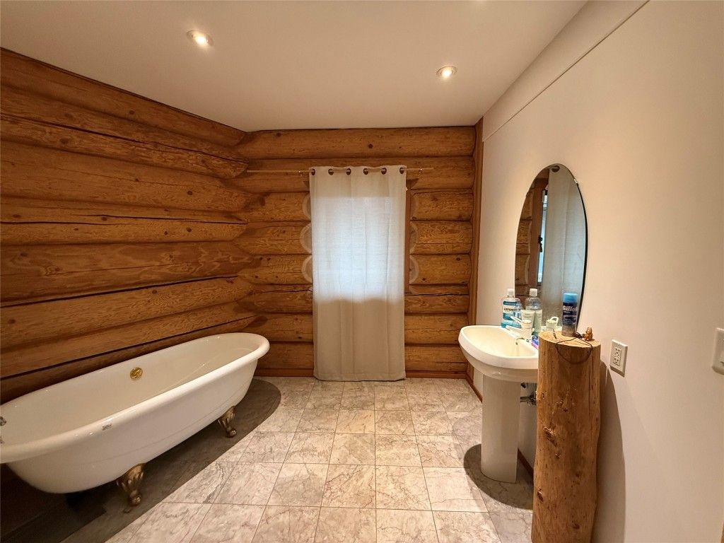 listing image 16510842402234217780