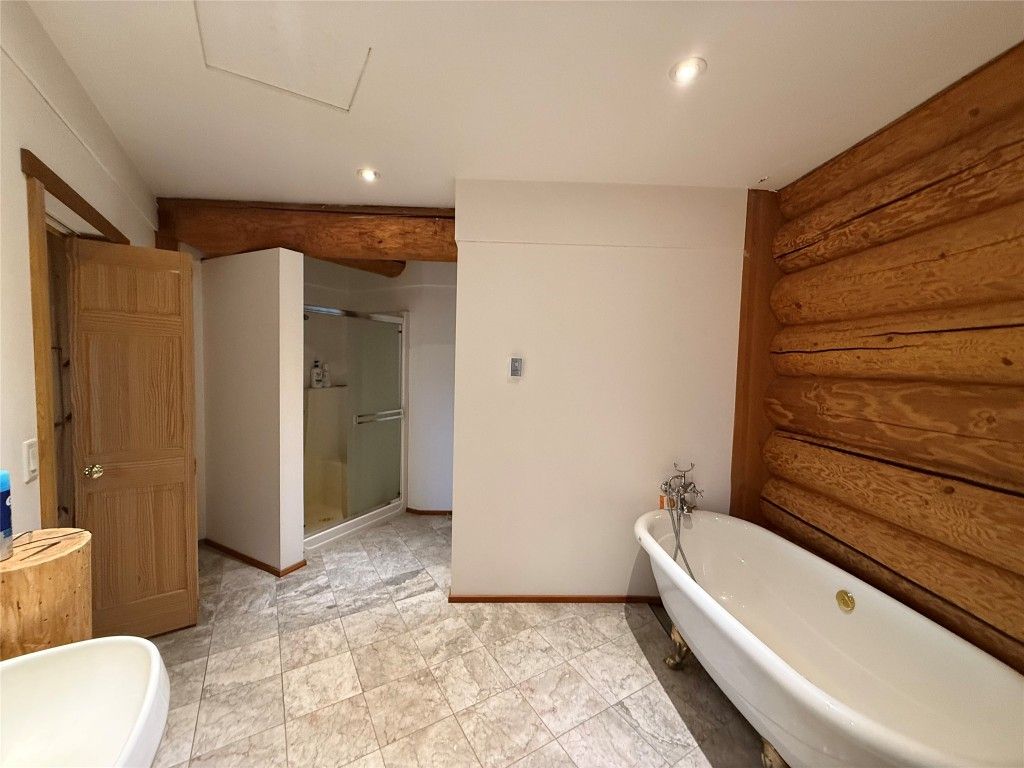 listing image 16519734517825515882