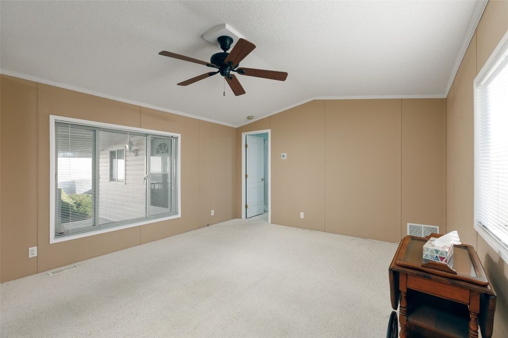 listing image 16512998389104960479