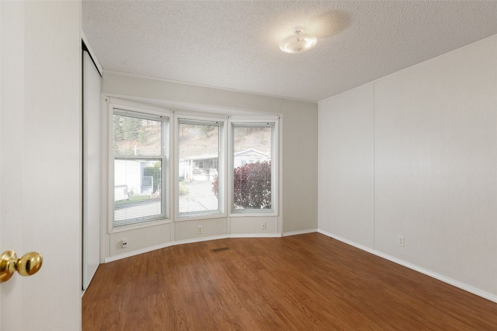 listing image 16512295654700063416