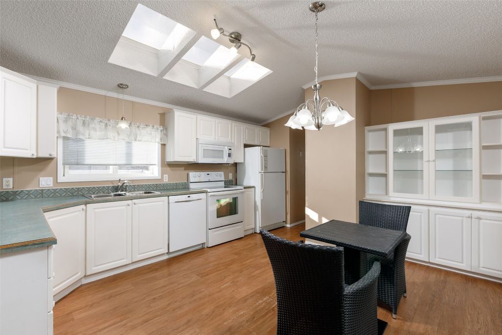 listing image 16514210285397512008