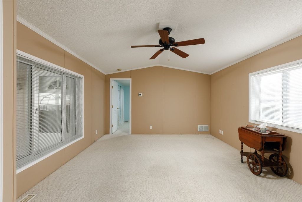 listing image 16517798565046810180