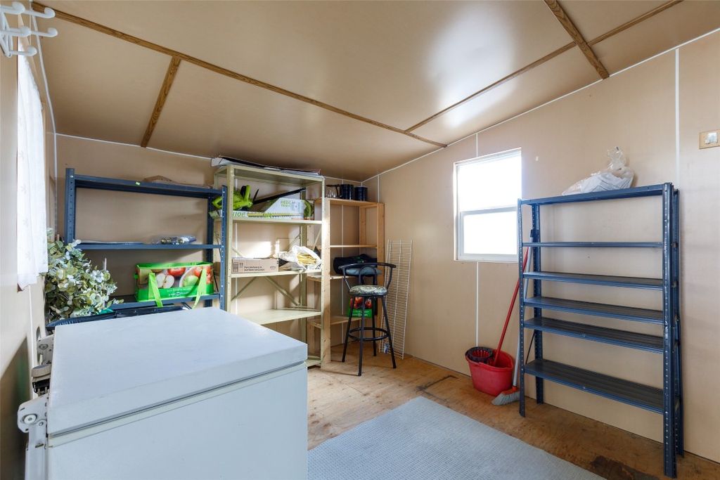 listing image 16515916059841624800