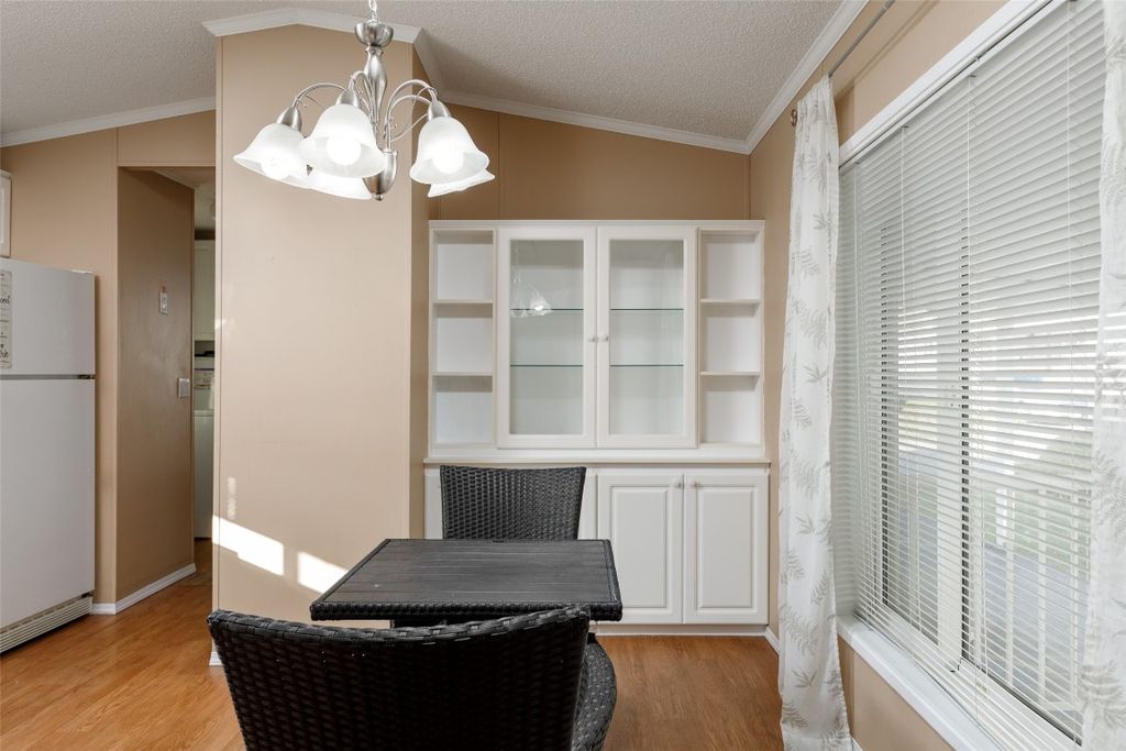 listing image 16515544032171130101