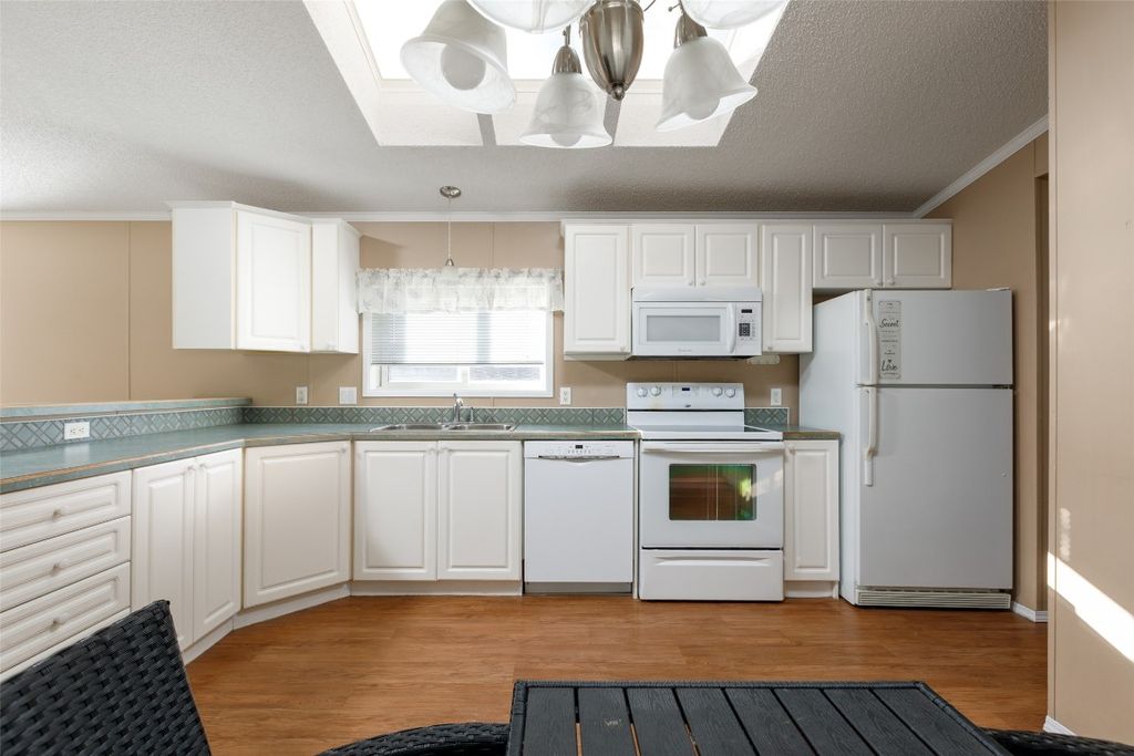 listing image 16518900836754986290