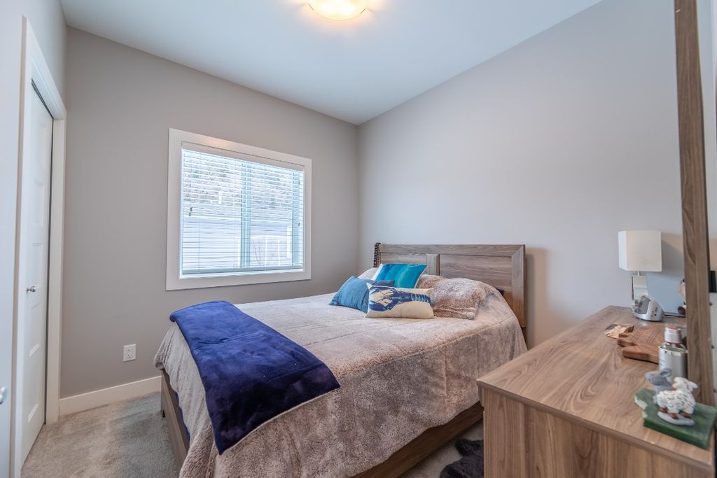 listing image 16510817686172160577