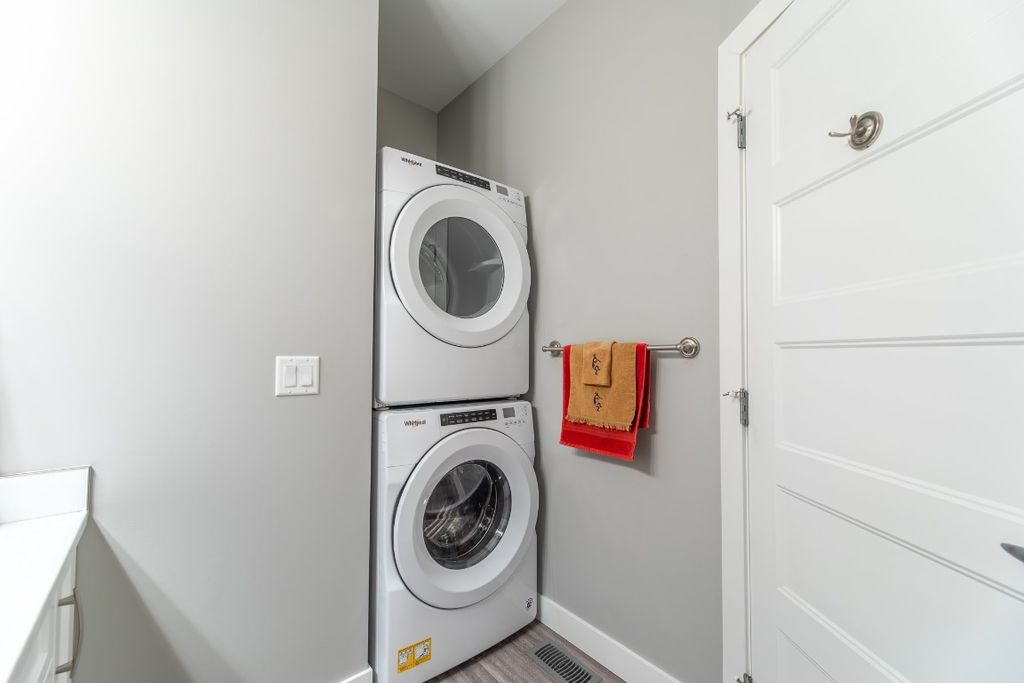 listing image 16514758797385916441