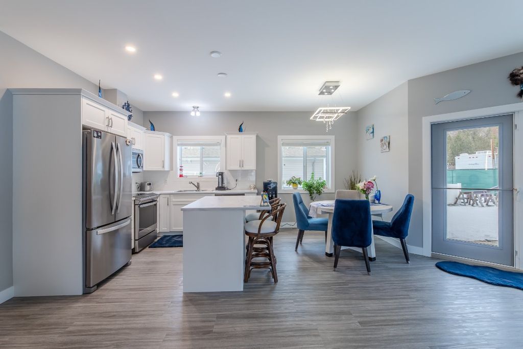 listing image 16518897199086744066