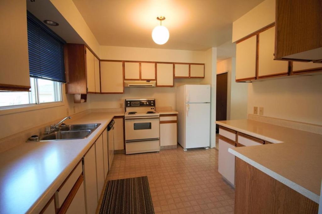 listing image 16512642639316583006