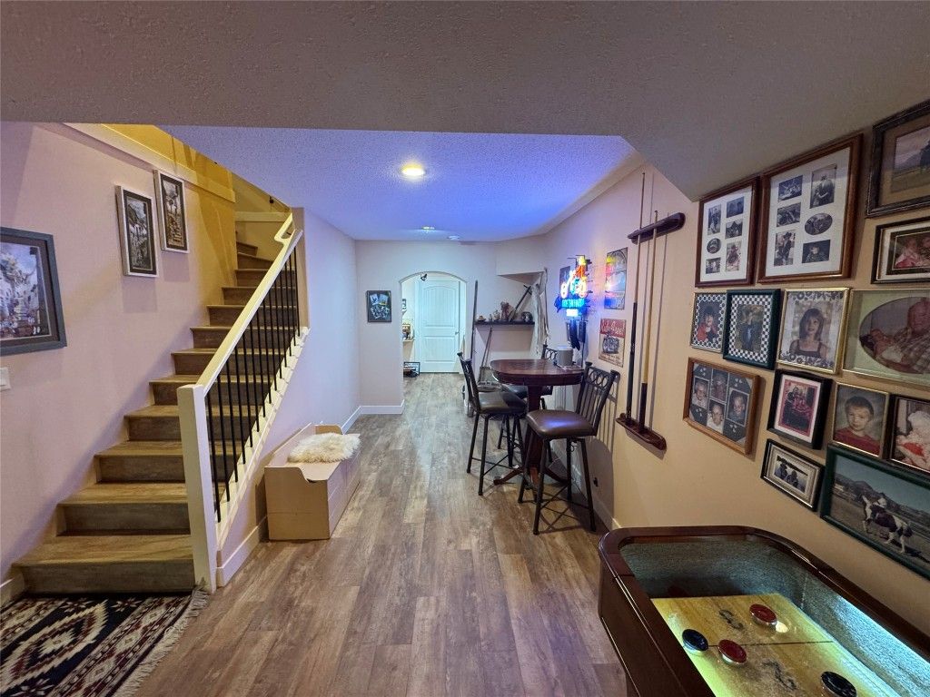 listing image 16515359000352395432