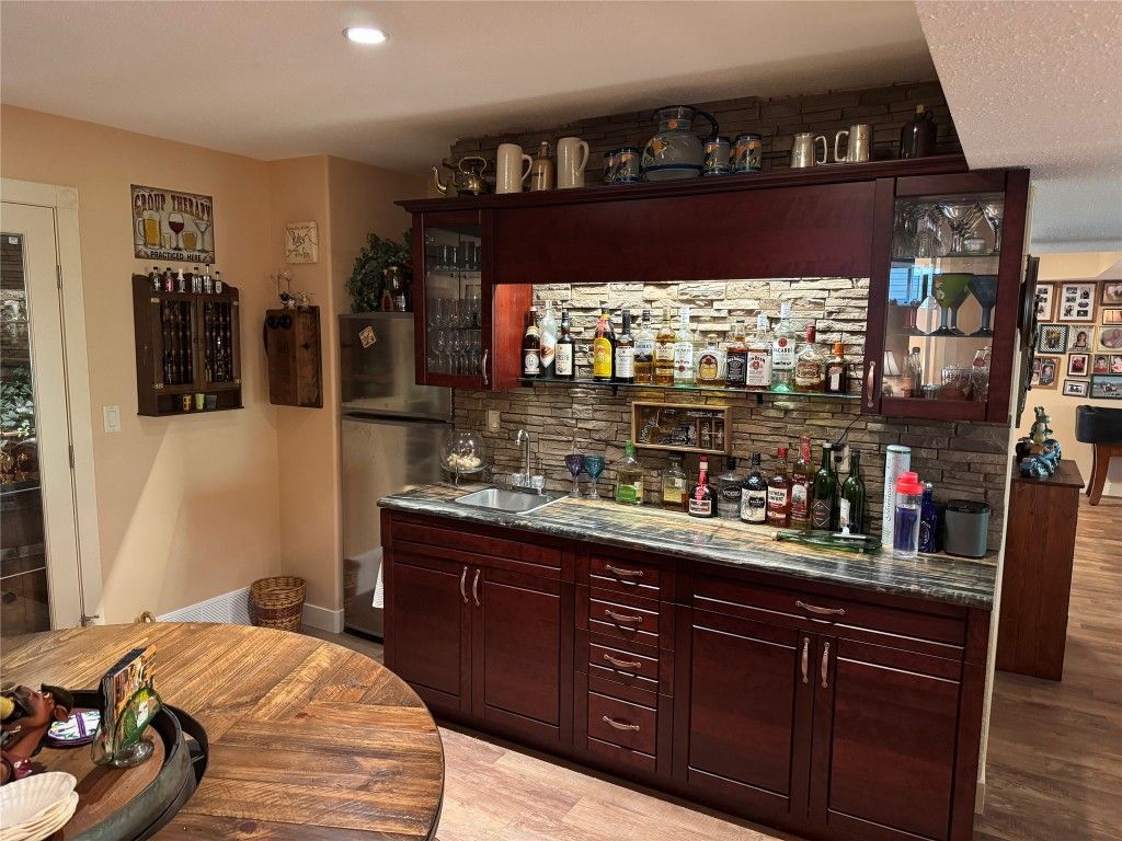 listing image 16514302216937590887