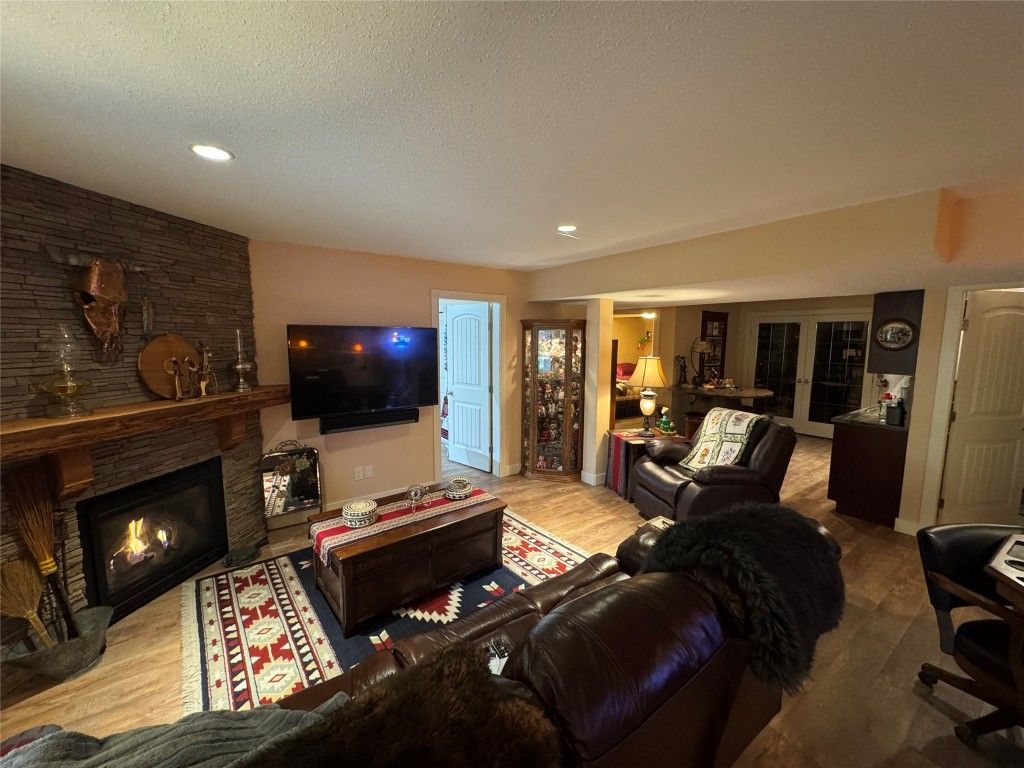 listing image 16516928703551944189