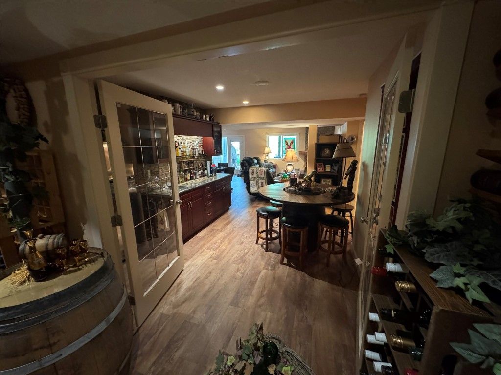 listing image 16515006244281260772