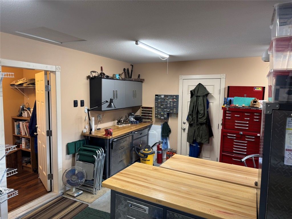 listing image 16518399961171372287