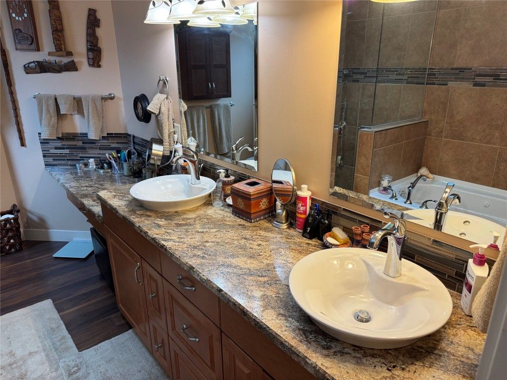 listing image 16516118365691519776