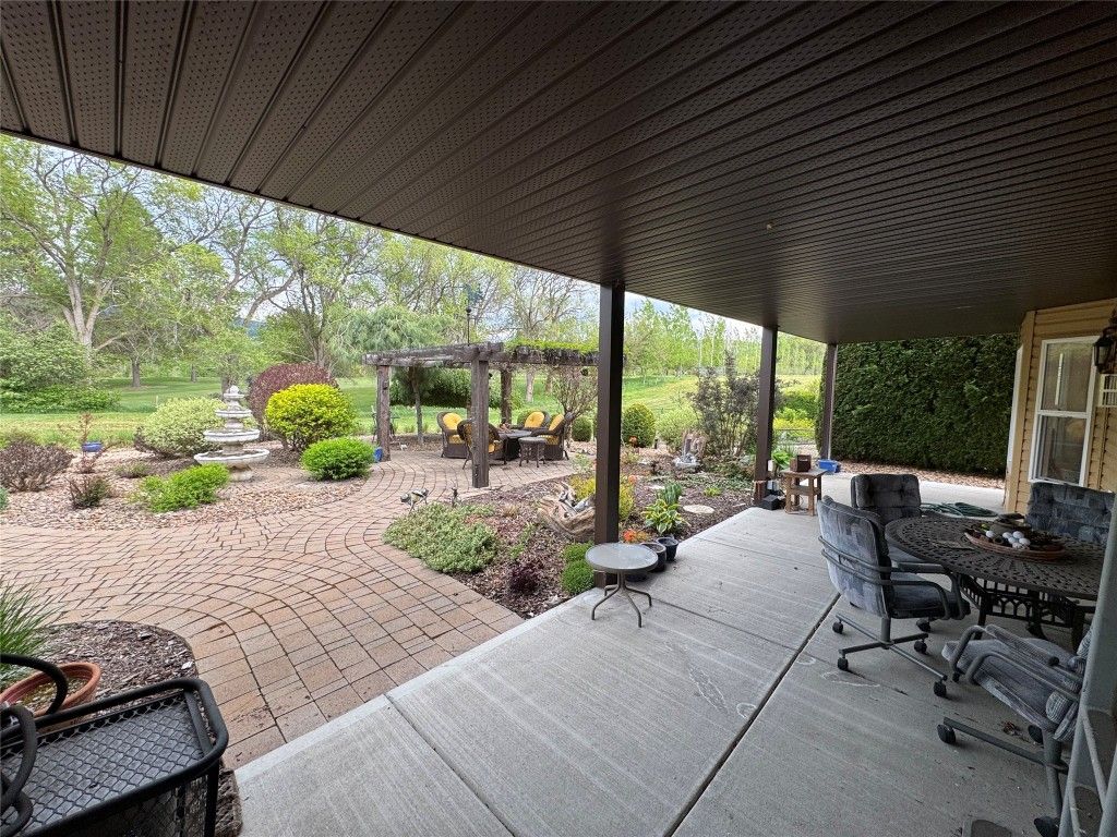 listing image 16513389457545643814