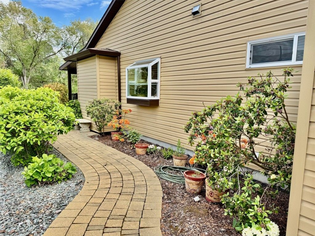 listing image 16519960859386073801