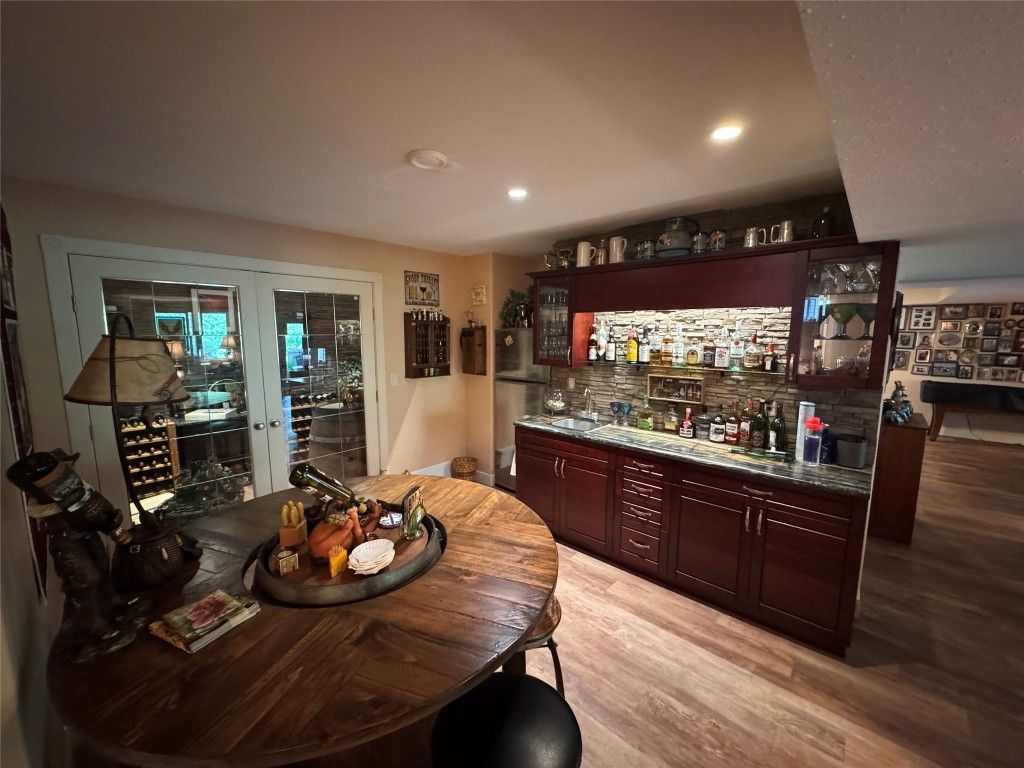 listing image 16517894370786777533
