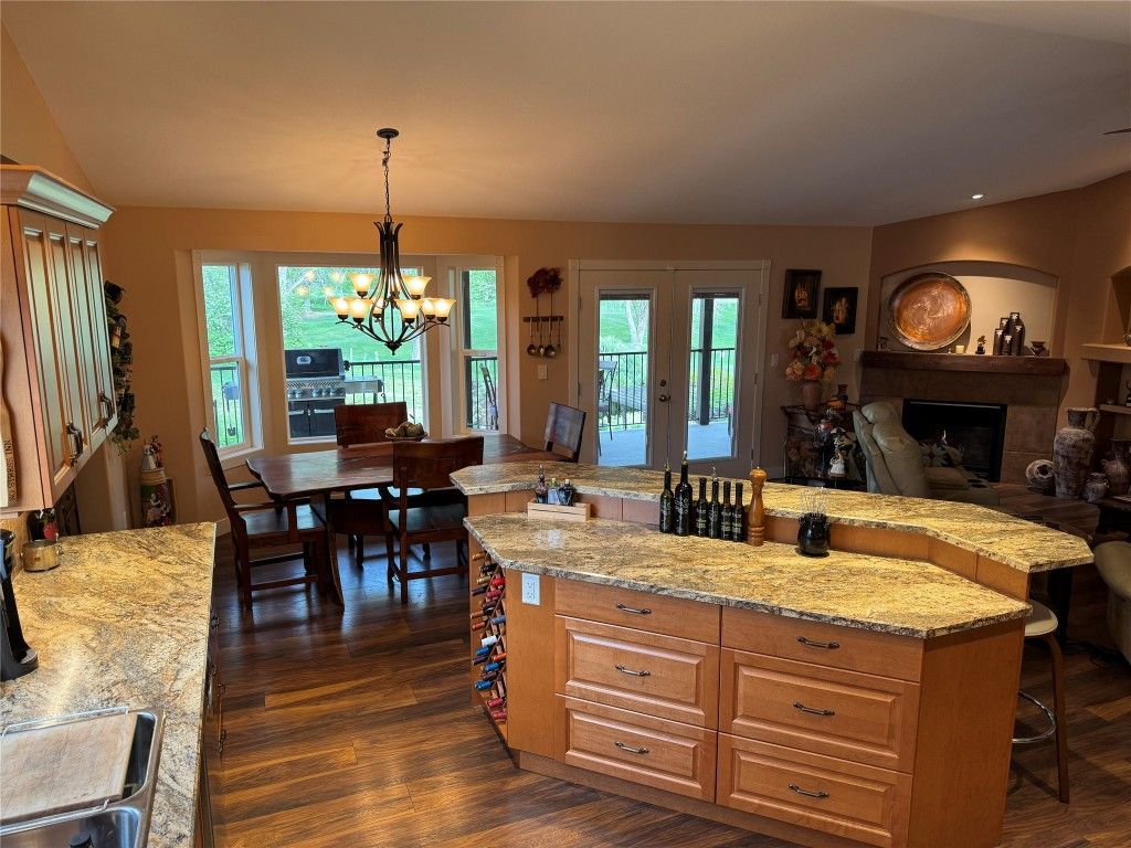 listing image 16519168146470817995