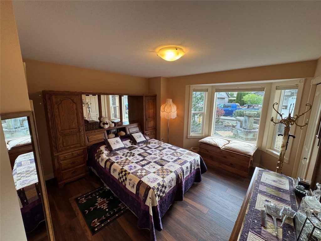 listing image 16518246869253442904