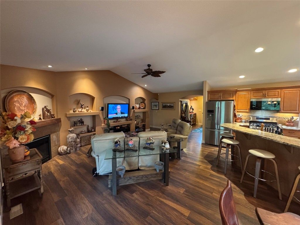 listing image 16519534856883394599