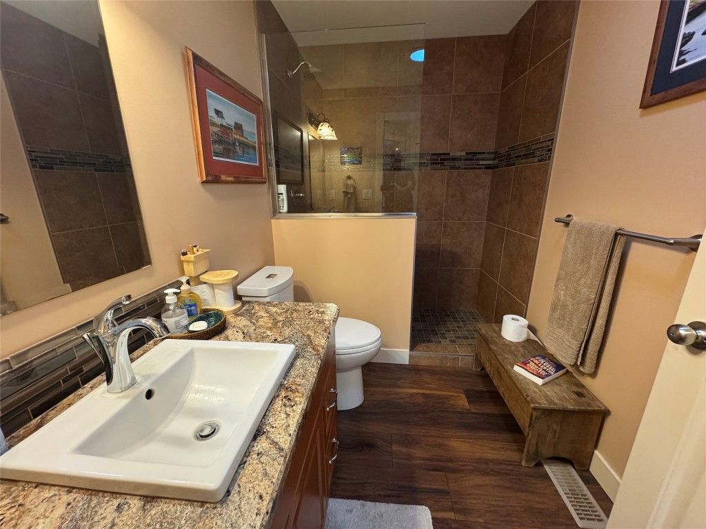 listing image 16518894691008195323