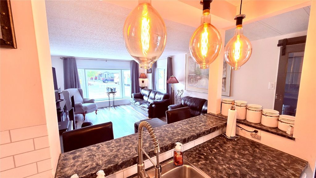 listing image 16512973957164880660