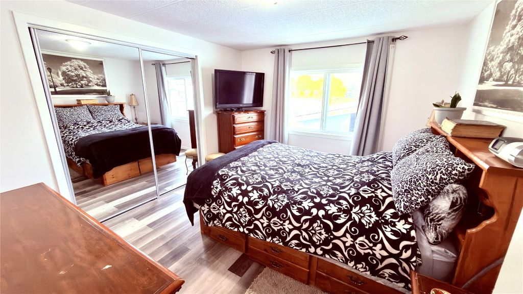 listing image 16515671815095661867