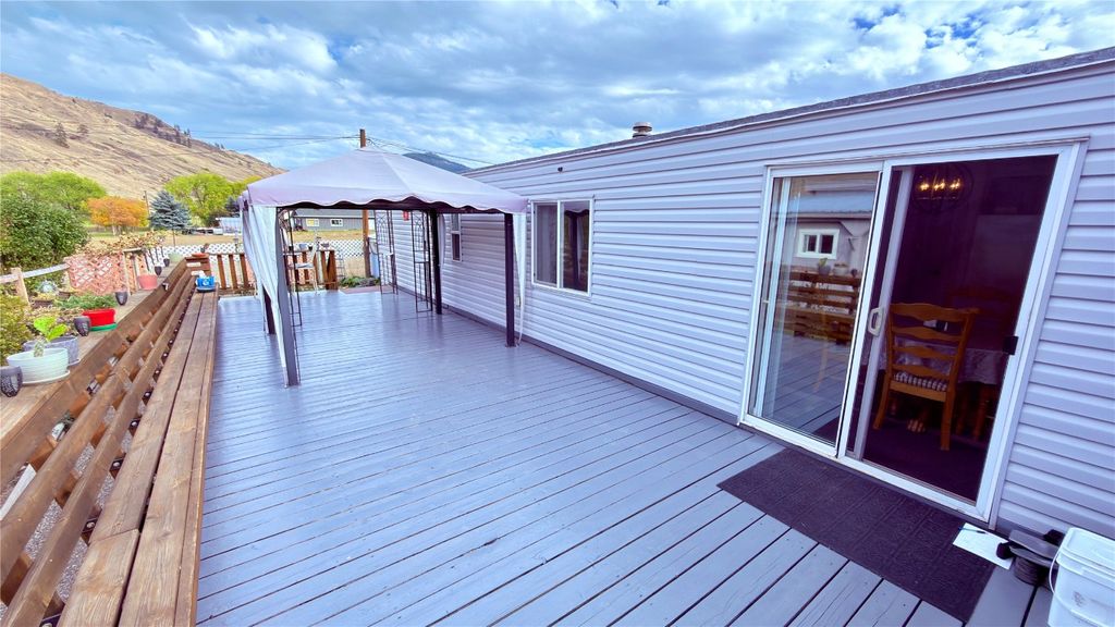 listing image 16512926638763390589