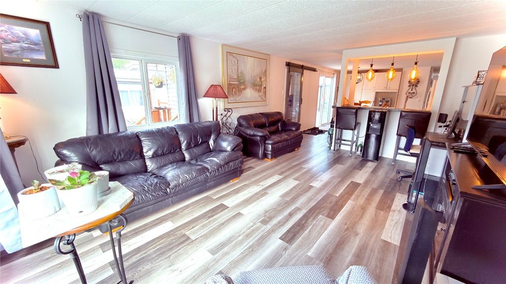 listing image 16512460765236795734