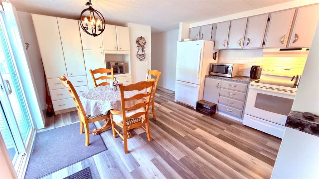 listing image 16518213463725536365