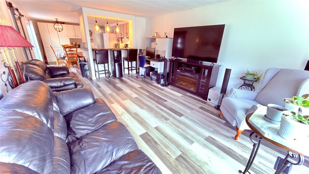 listing image 16513779948086534238