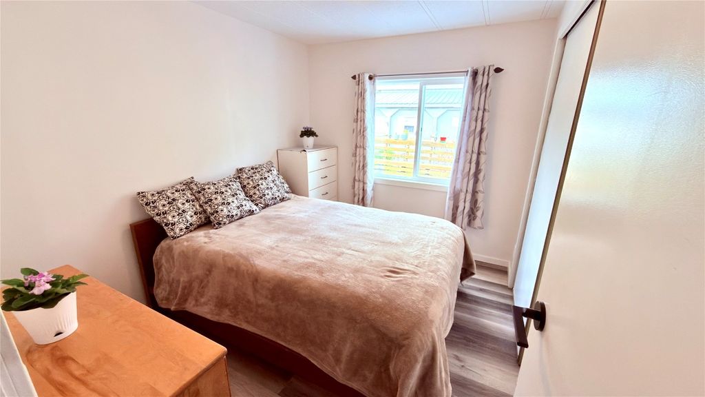 listing image 16513495615885914382