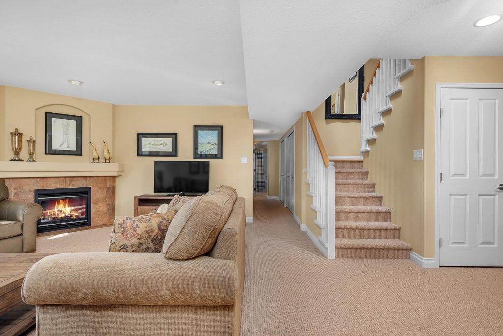 listing image 16511292383385707842