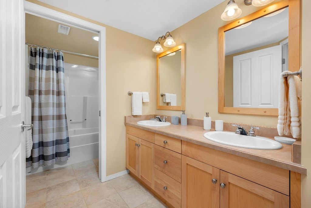 listing image 16518019955083217804