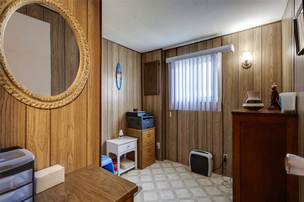 listing image 16512693255581796412