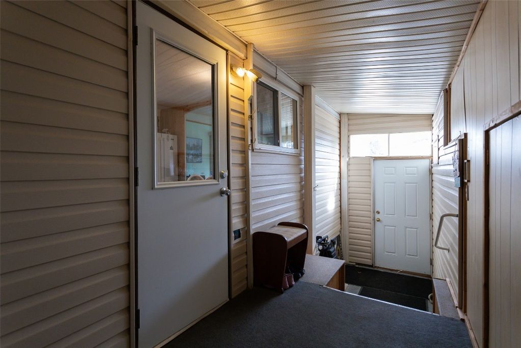 listing image 16512720750234140142