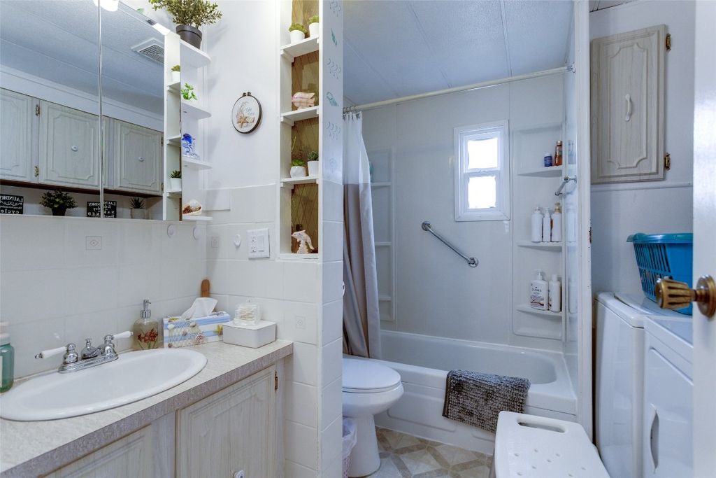 listing image 16510187564075156136