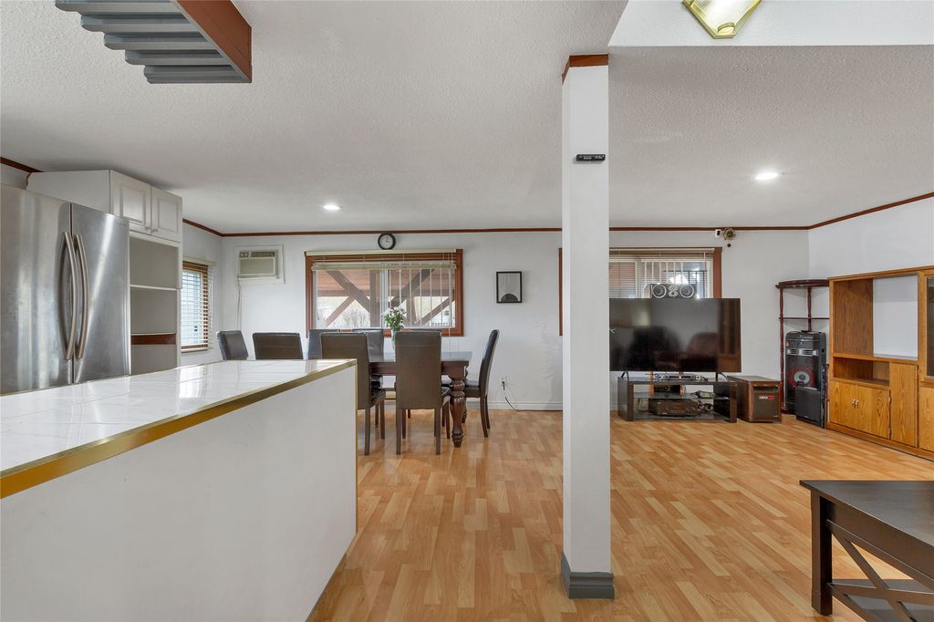 listing image 16514984070584443960