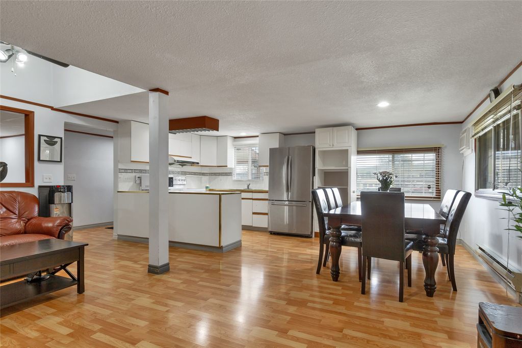 listing image 16518719391643052574