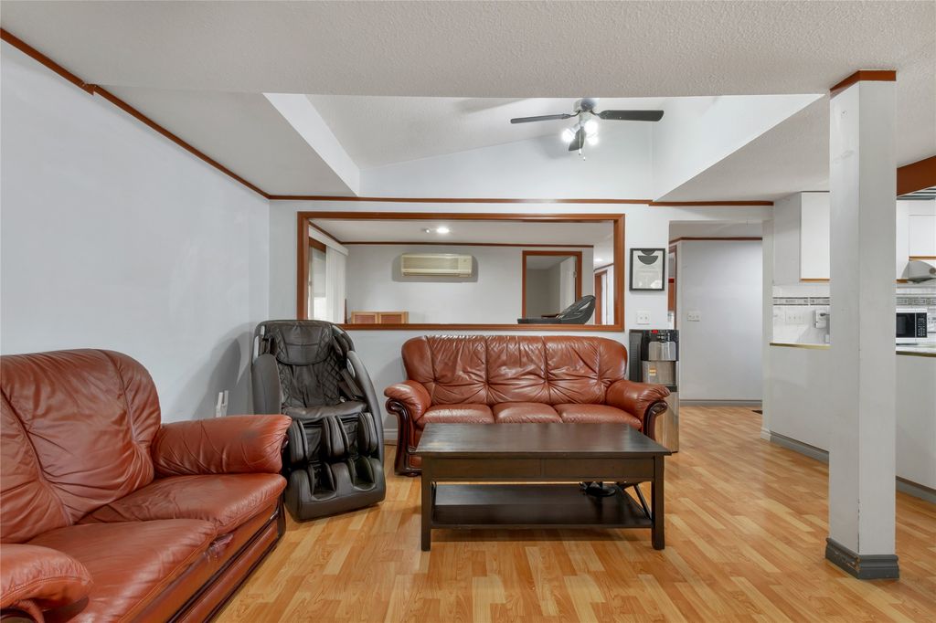 listing image 16513782308209088933