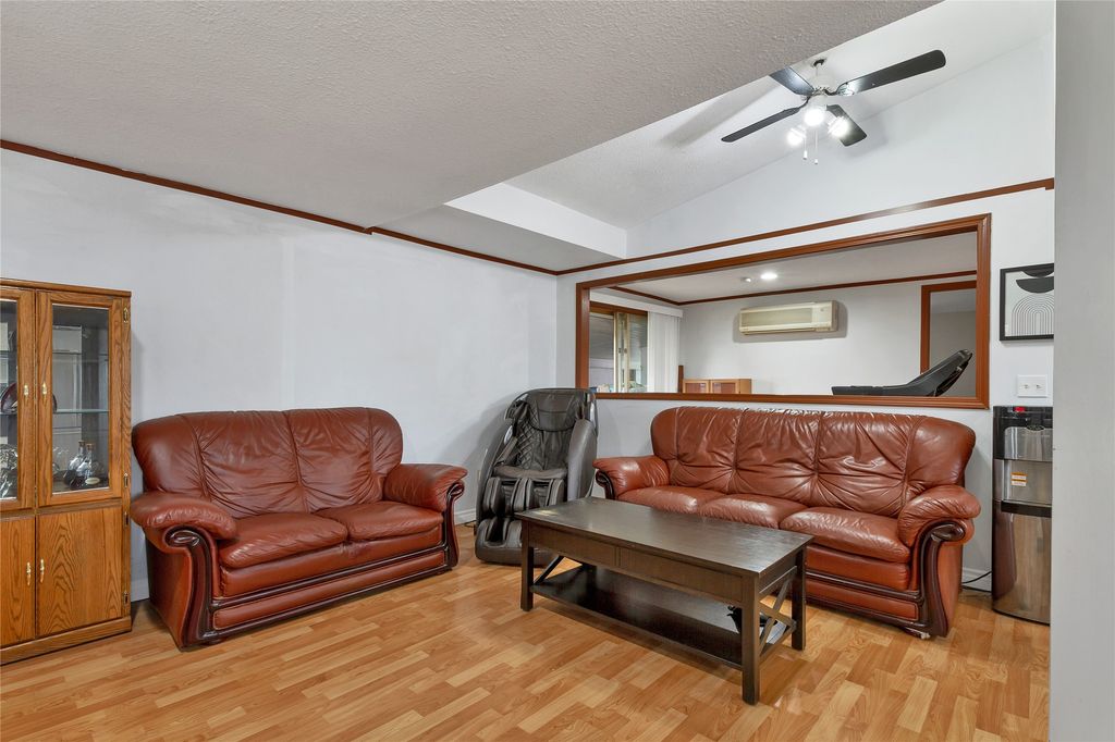 listing image 16510792979282753424