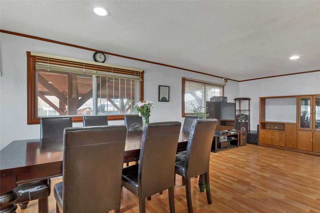 listing image 16515477159091016049