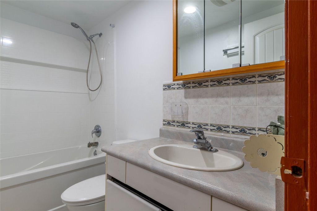 listing image 16511744170532913105