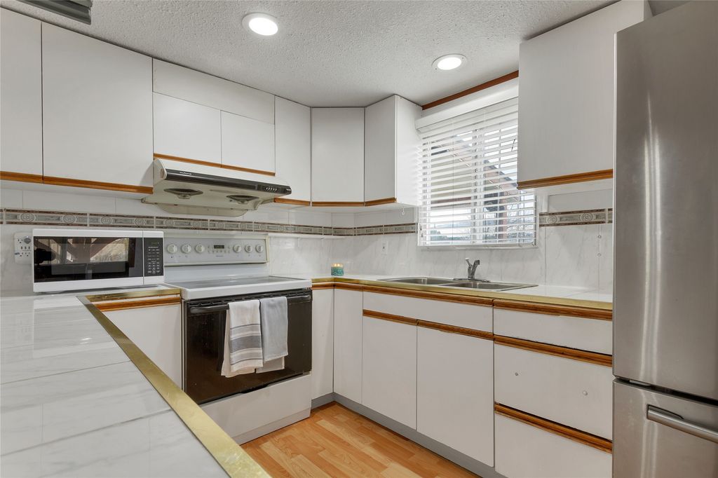 listing image 16514531187671519495