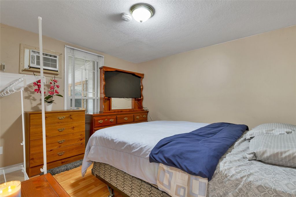 listing image 16517109734437863448